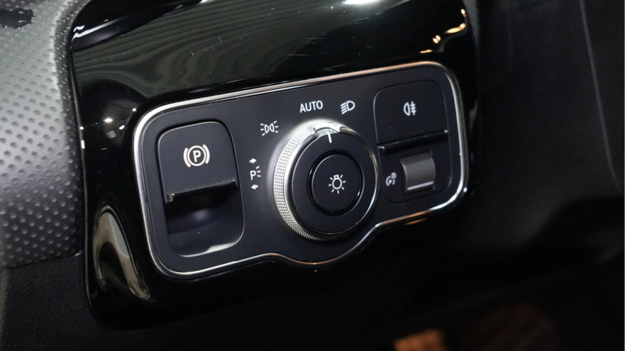 Mercedes-Benz A-Klasse 180 Business Solution AMG