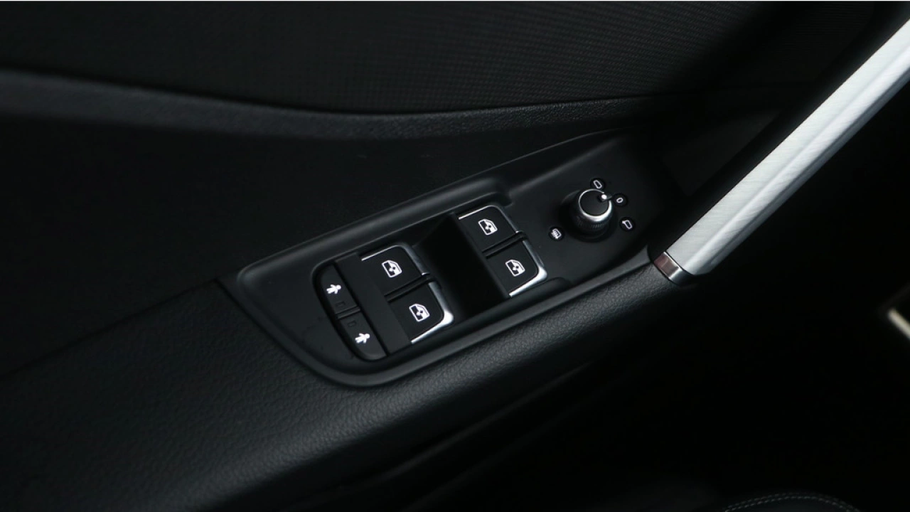 Audi Q2 35 TFSI S Edition | Panoramadak | Carplay | Stoelverwarming | Adapt. Cruise |