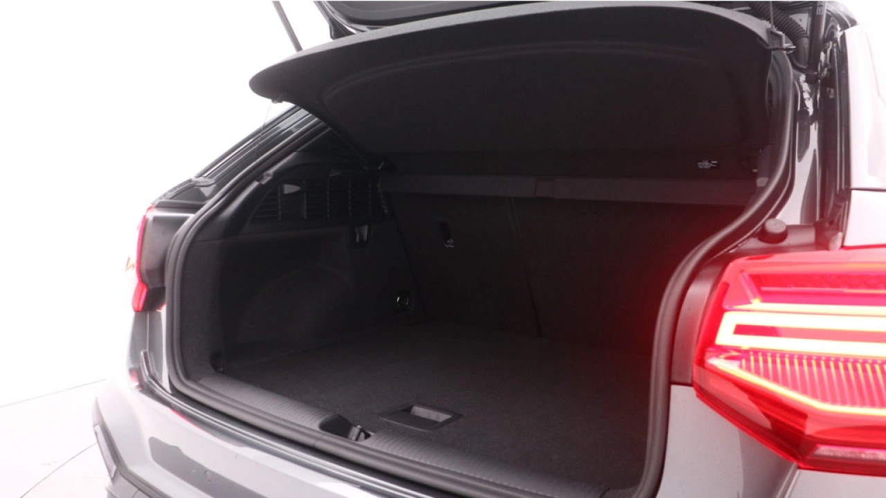 Audi Q2 35 TFSI S Edition | Panoramadak | Carplay | Stoelverwarming | Adapt. Cruise |