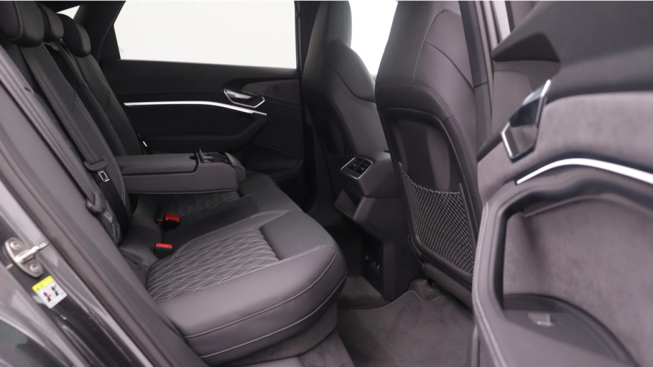 Audi e-tron Sportback S Quattro | Panoramadak | Head up | B&O | Supersport stoelen | 22