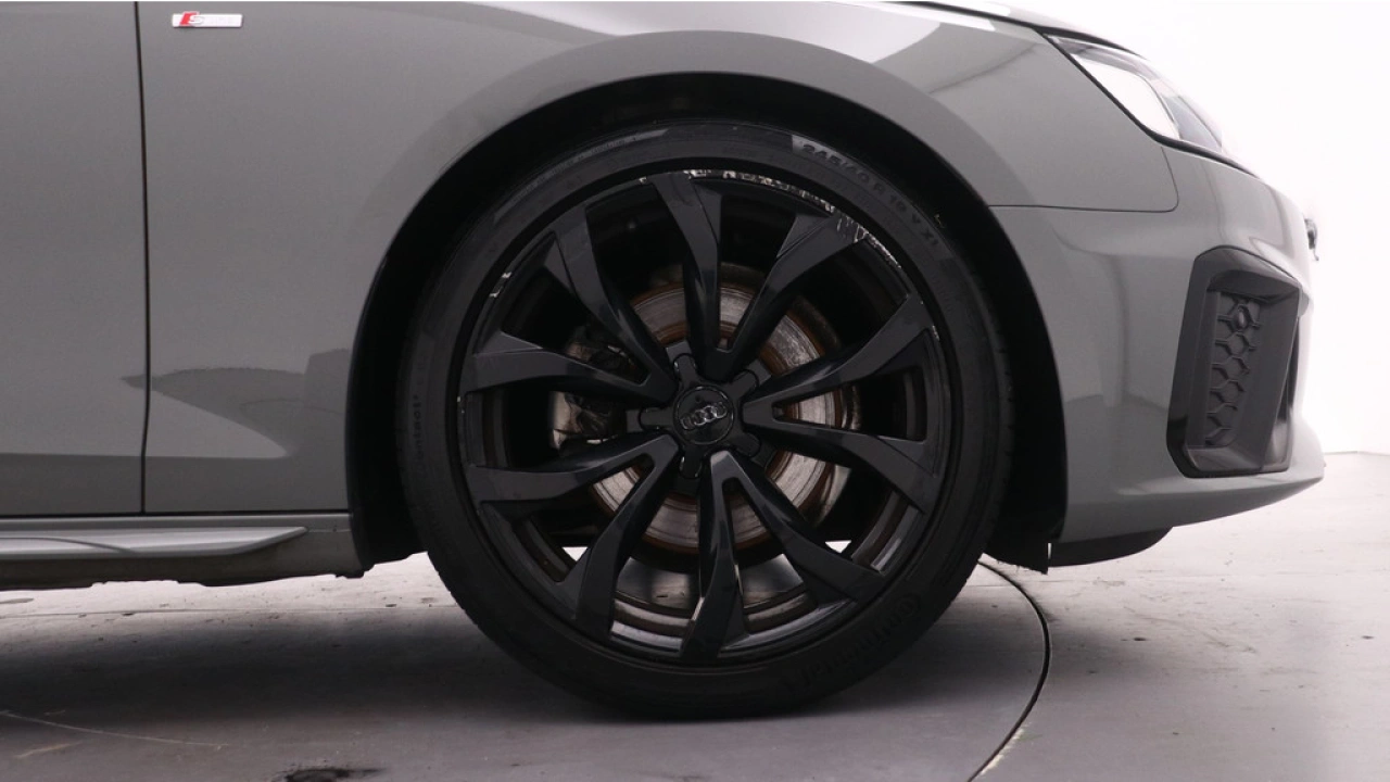 Audi A4 Avant 40 TFSI 191PK Launch edition Sport | Camera | Stoelverwarming |