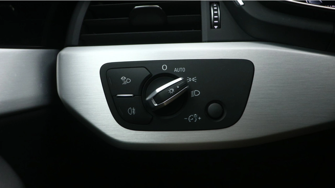 Audi A4 Avant 40 TFSI 191PK Launch edition Sport | Camera | Stoelverwarming |