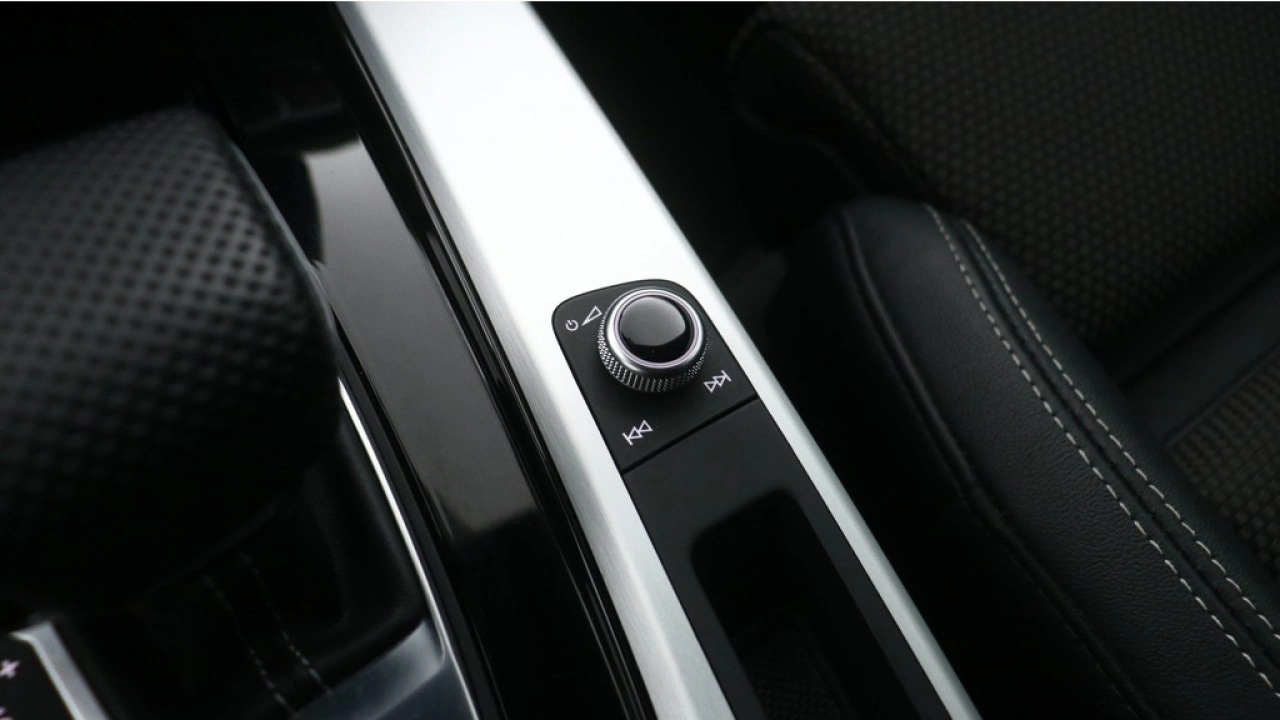 Audi A4 Avant 40 TFSI 191PK Launch edition Sport | Camera | Stoelverwarming |