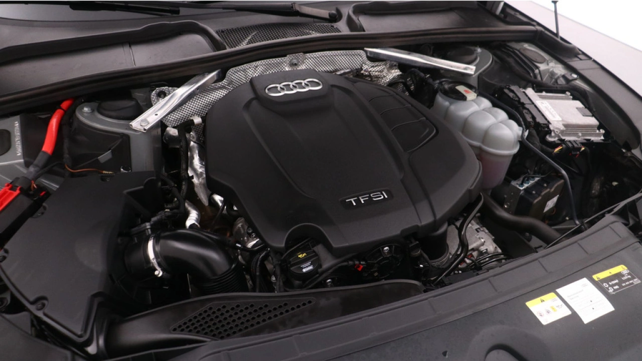 Audi A4 Avant 40 TFSI 191PK Launch edition Sport | Camera | Stoelverwarming |