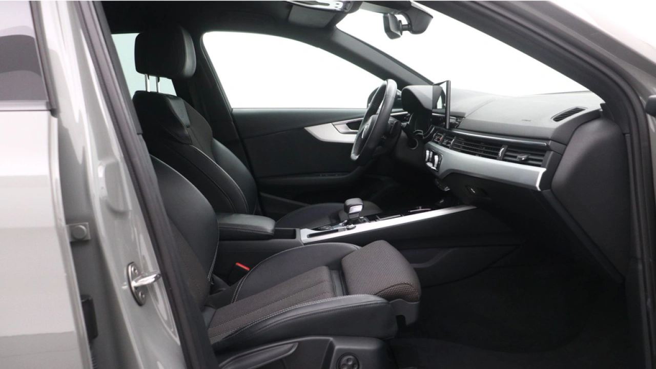Audi A4 Avant 40 TFSI 191PK Launch edition Sport | Camera | Stoelverwarming |