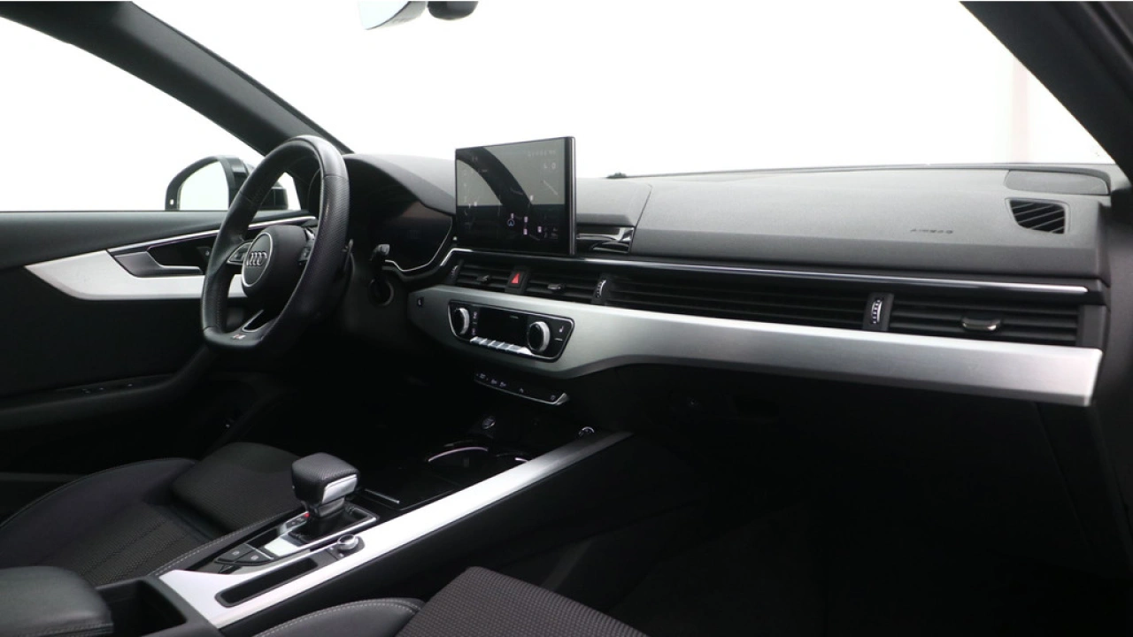 Audi A4 Avant 40 TFSI 191PK Launch edition Sport | Camera | Stoelverwarming |