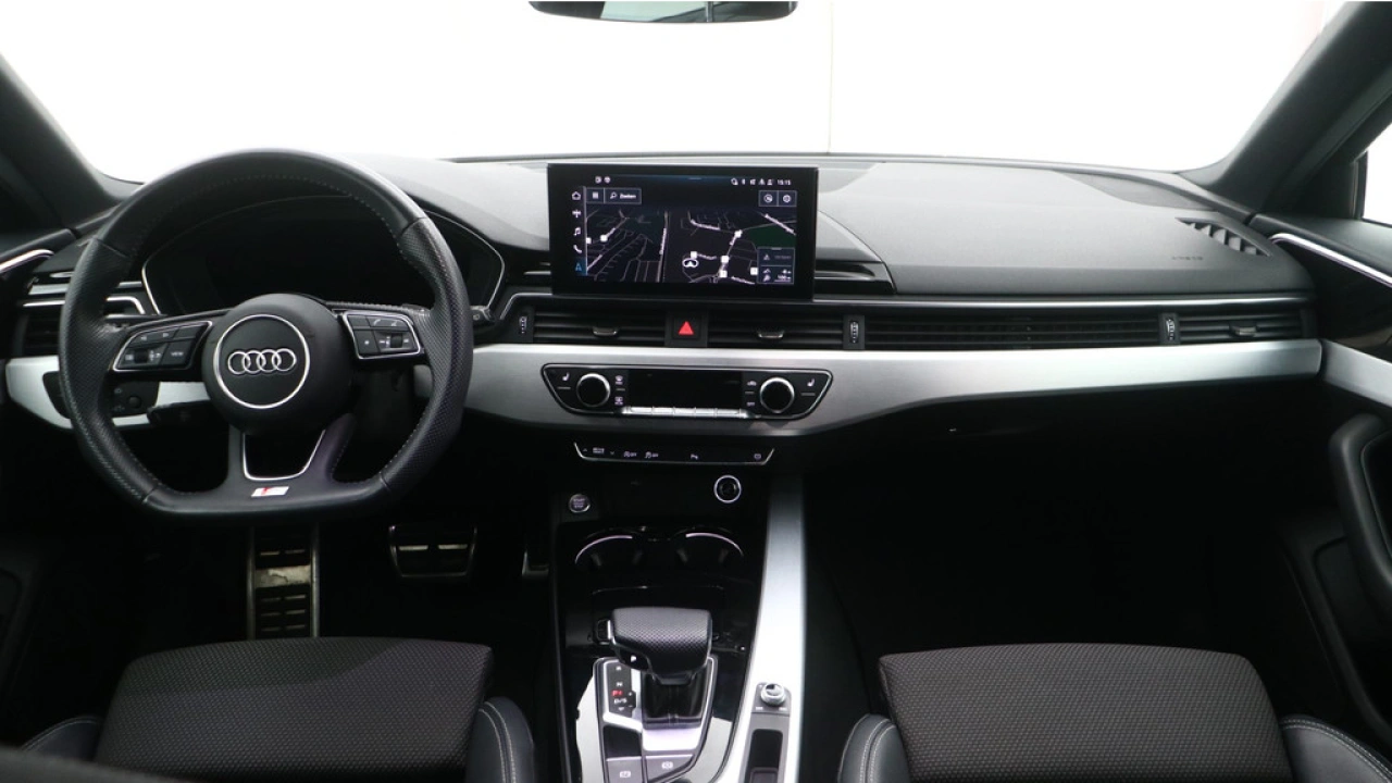 Audi A4 Avant 40 TFSI 191PK Launch edition Sport | Camera | Stoelverwarming |