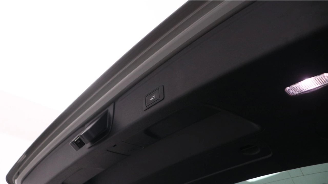 Audi A4 Avant 40 TFSI 191PK Launch edition Sport | Camera | Stoelverwarming |