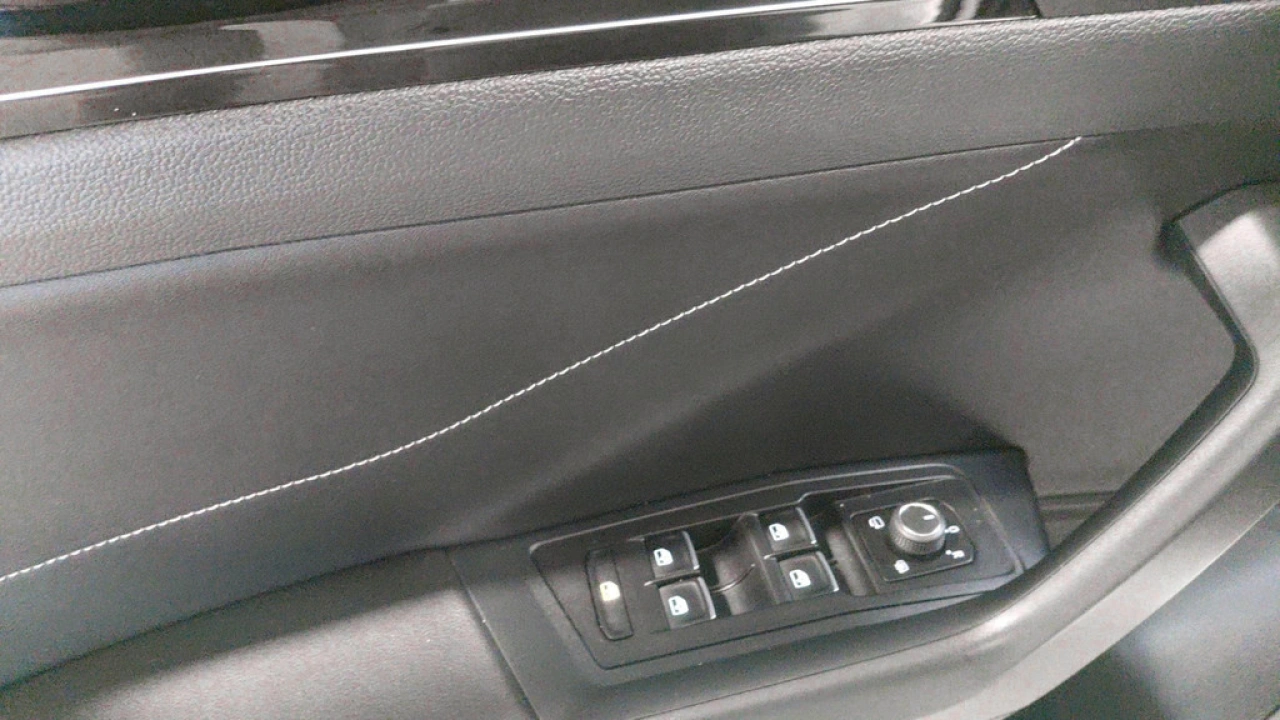 Volkswagen T-Roc 1.5 TSI Automaat | R-Line | Black Style | Panoramadak |