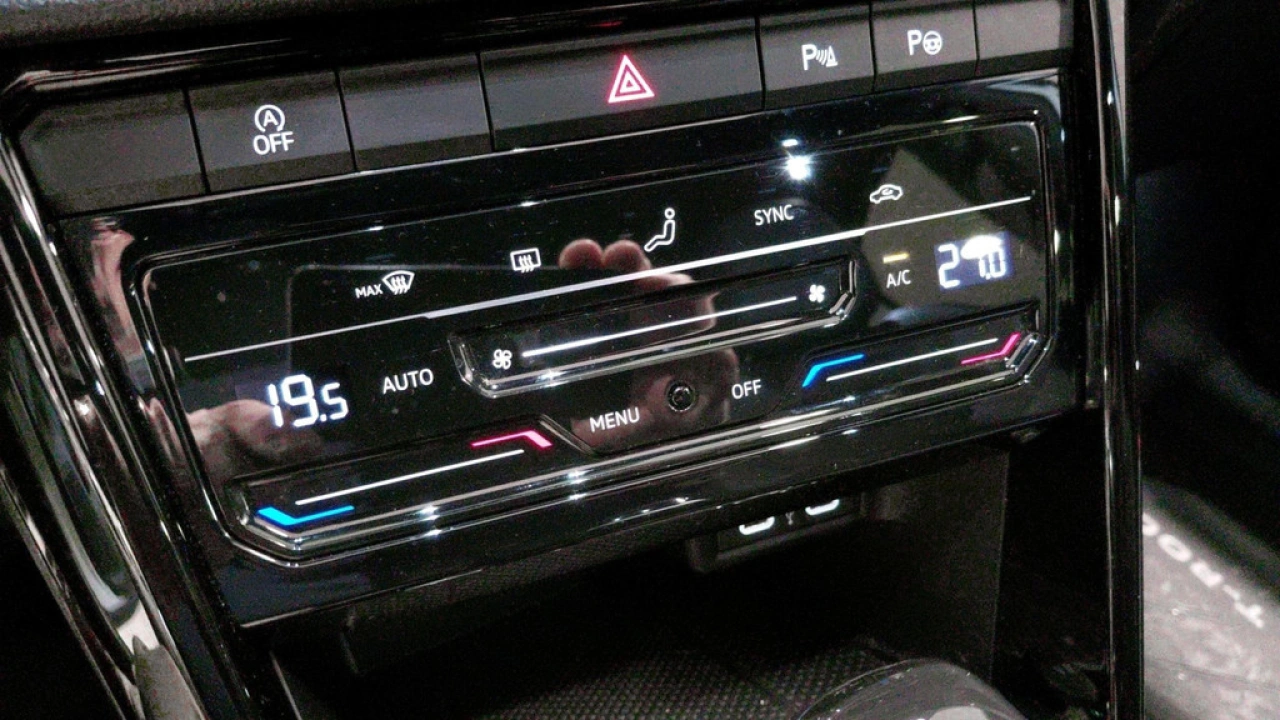 Volkswagen T-Roc 1.5 TSI Automaat | R-Line | Black Style | Panoramadak |