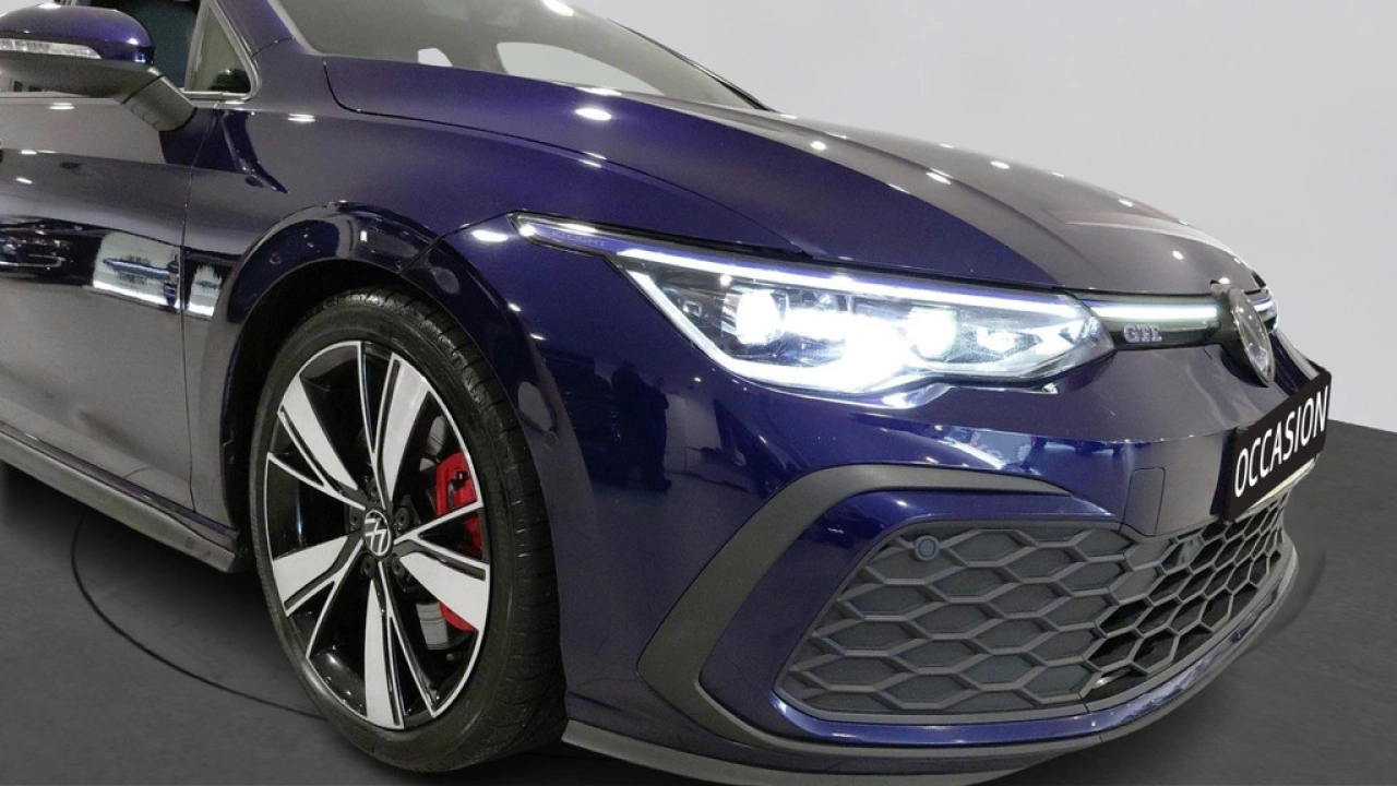 Volkswagen Golf GTE 1.4 eHybrid | Panoramadak | Camera | Head-Updisplay | LED Matrix |