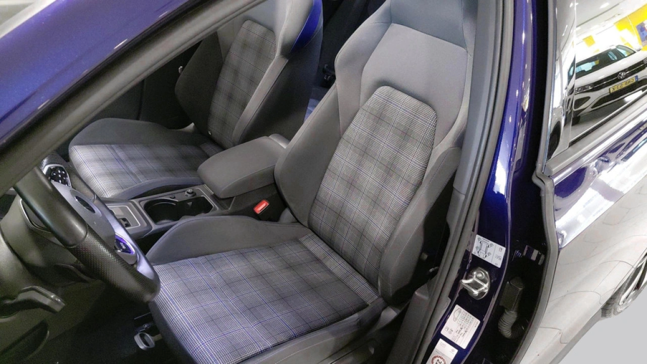 Volkswagen Golf GTE 1.4 eHybrid | Panoramadak | Camera | Head-Updisplay | LED Matrix |