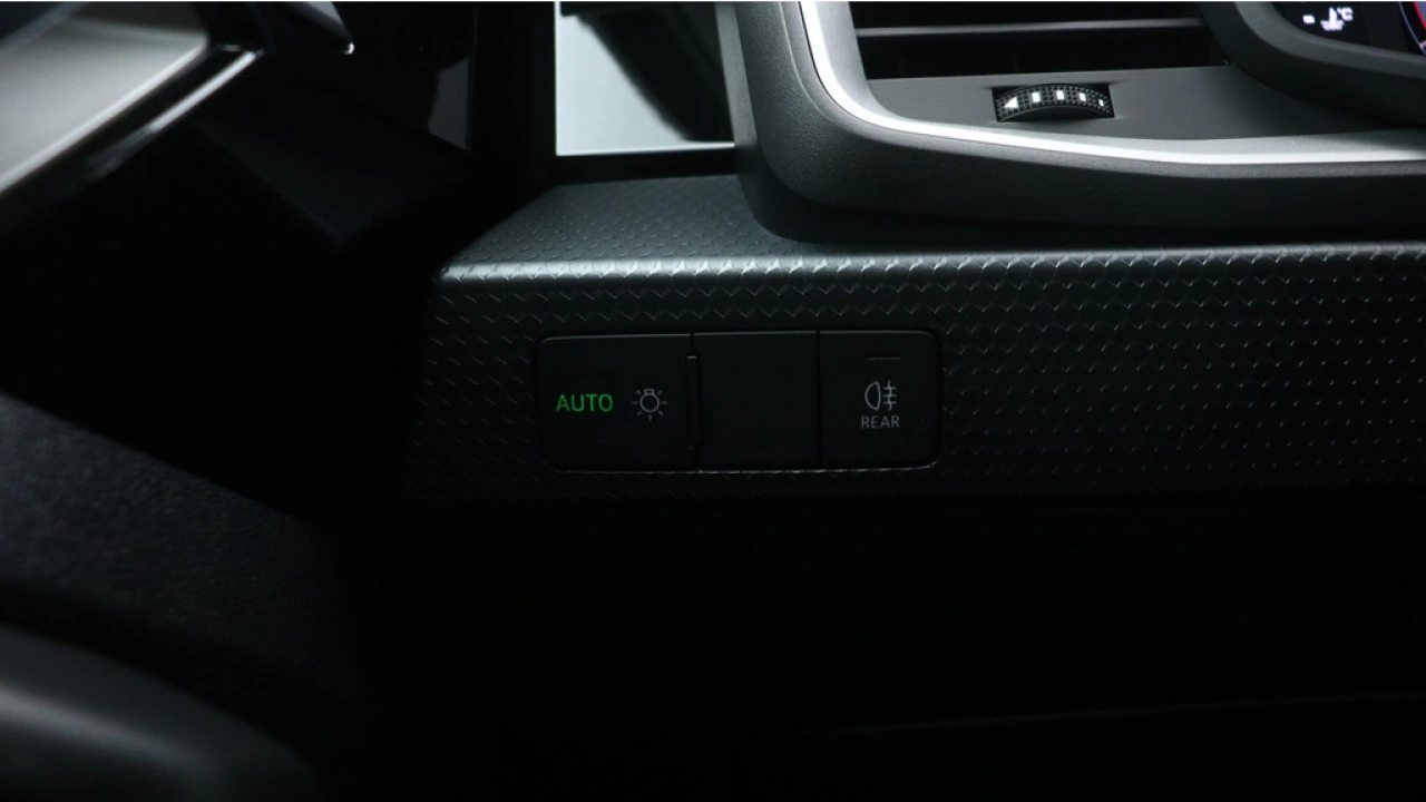 Audi A1 Sportback 30 TFSI 110PK Pro Line | Contrast dak | Sportstoelen | Cruise control |