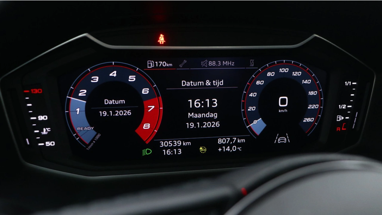 Audi A1 Sportback 30 TFSI 110PK Pro Line | Contrast dak | Sportstoelen | Cruise control |