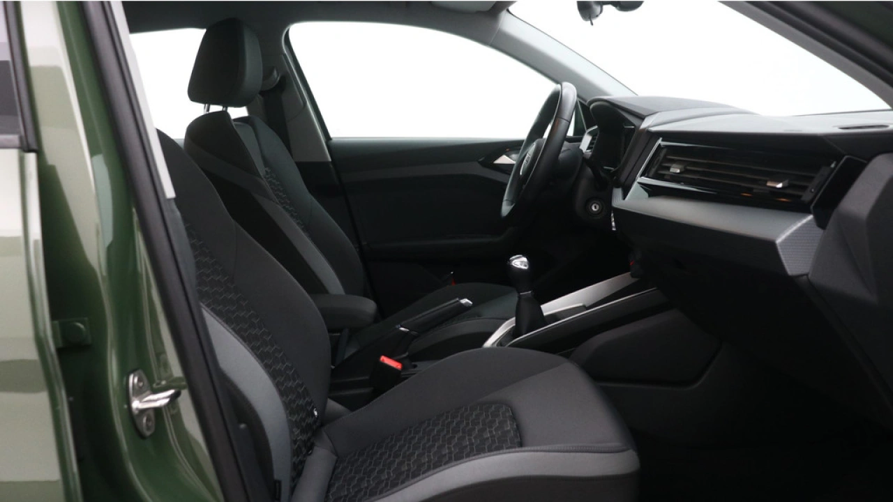 Audi A1 Sportback 30 TFSI 110PK Pro Line | Contrast dak | Sportstoelen | Cruise control |