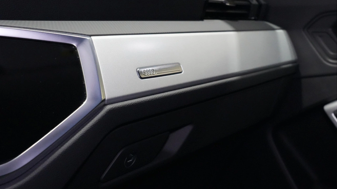 Audi Q3 45 TFSI e Business Edition