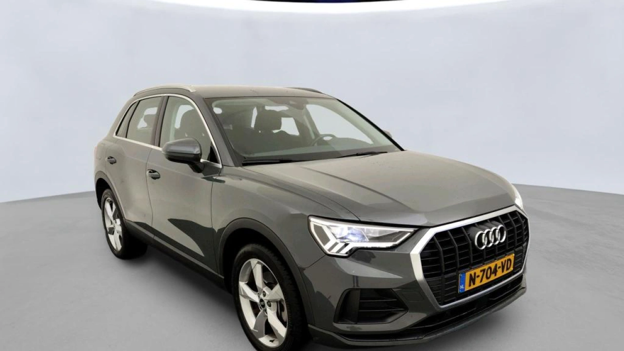 Audi Q3 45 TFSI e Business Edition