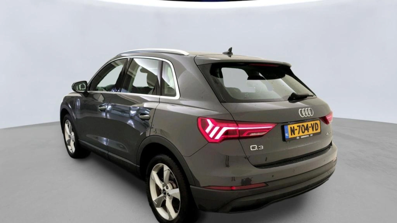 Audi Q3 45 TFSI e Business Edition