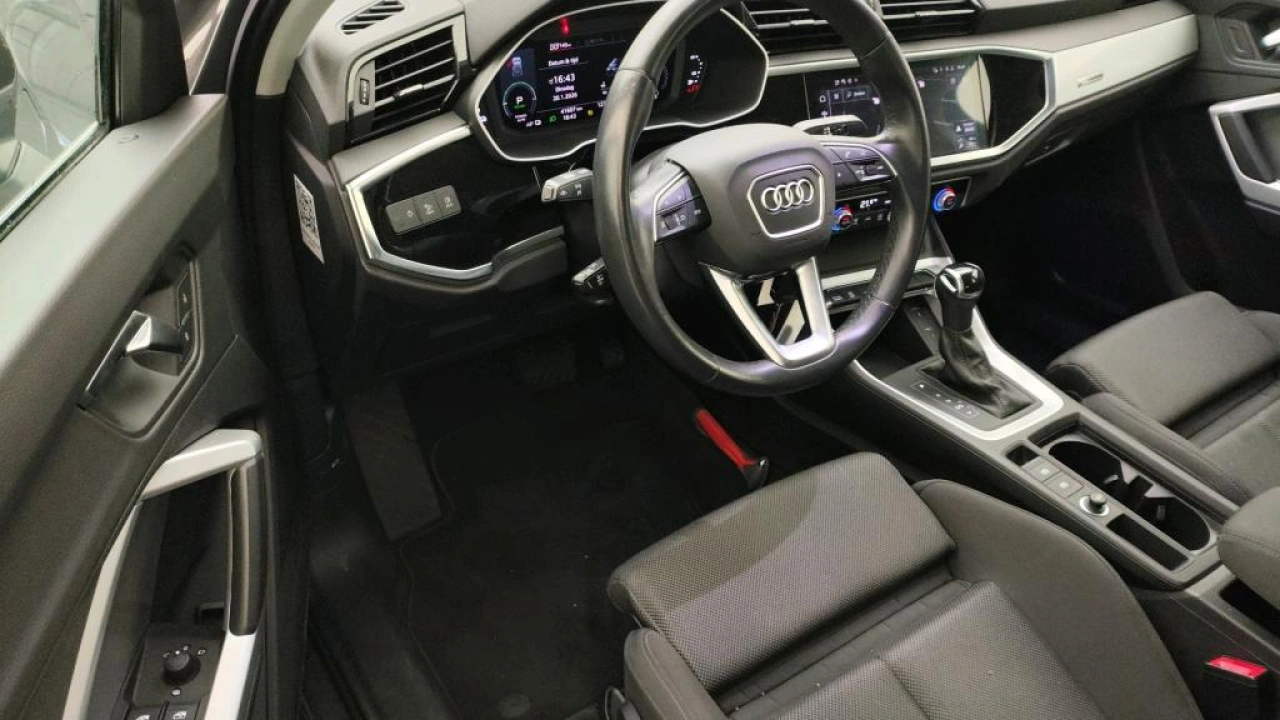 Audi Q3 45 TFSI e Business Edition