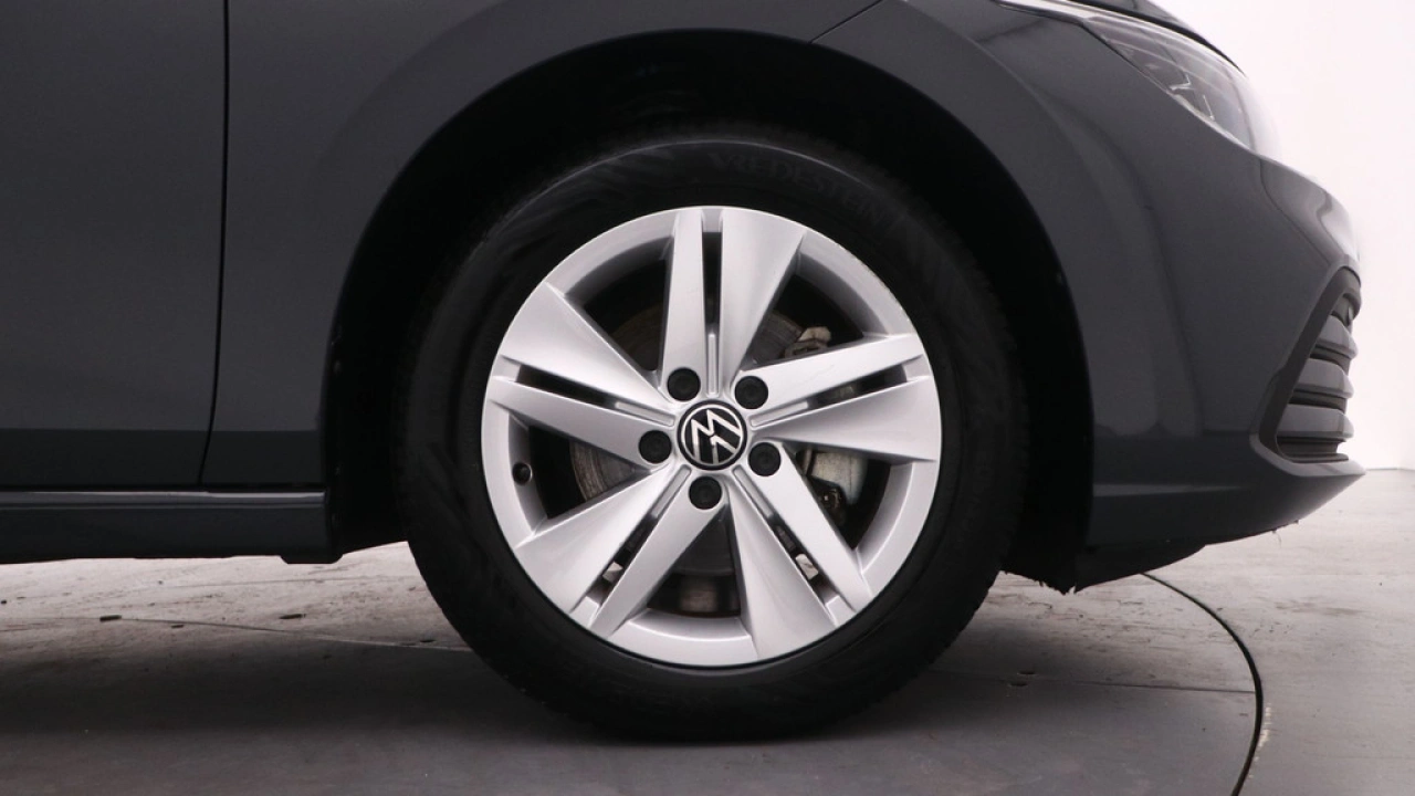 Volkswagen Golf 1.0 eTSI 110pk DSG Life Navigatie Stoel verwarming