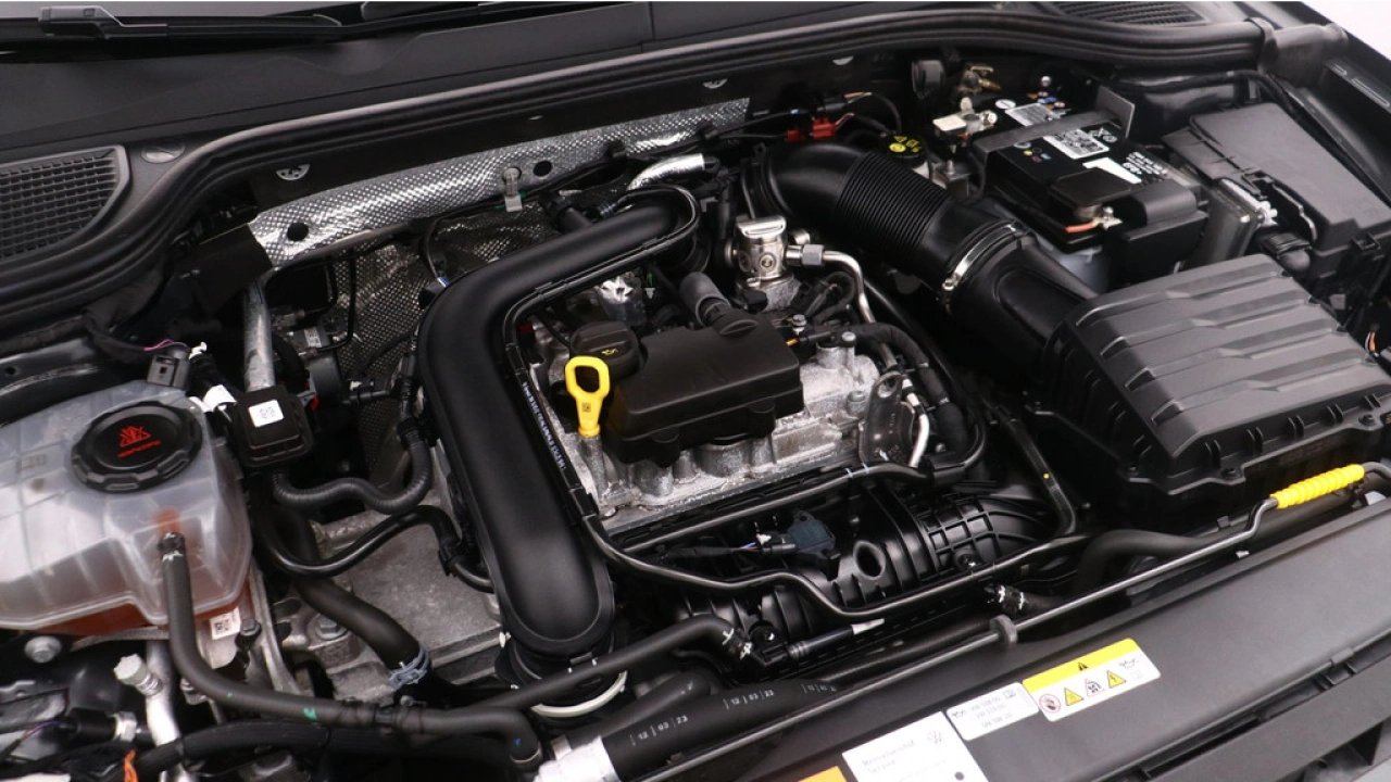 Volkswagen Golf 1.0 eTSI 110pk DSG Life Navigatie Stoel verwarming