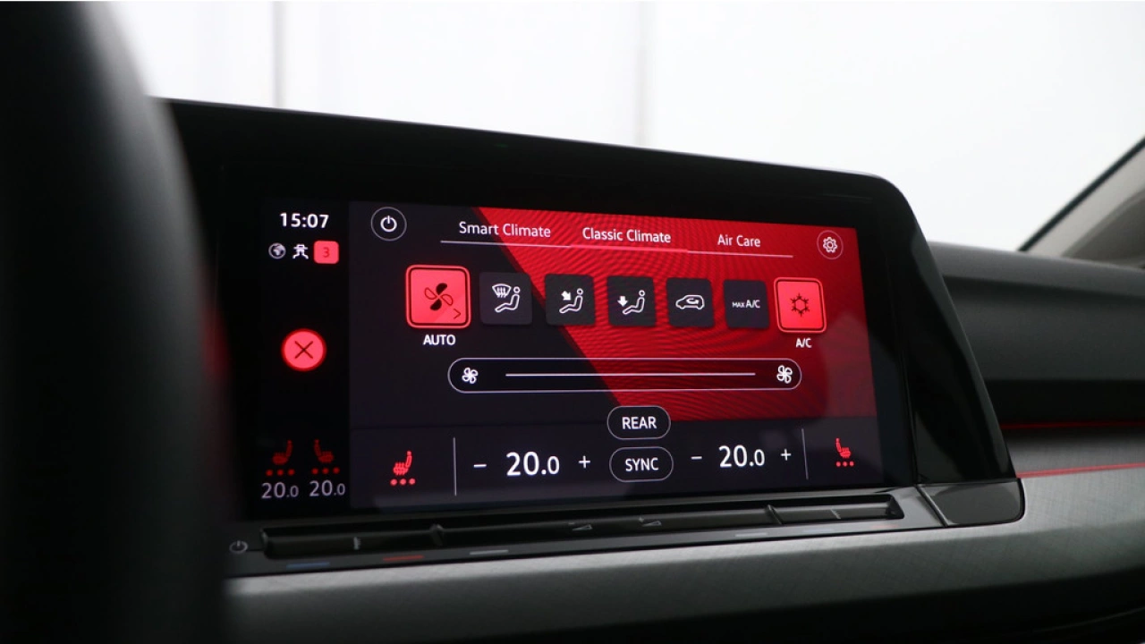 Volkswagen Golf 1.0 eTSI 110pk DSG Life Navigatie Stoel verwarming