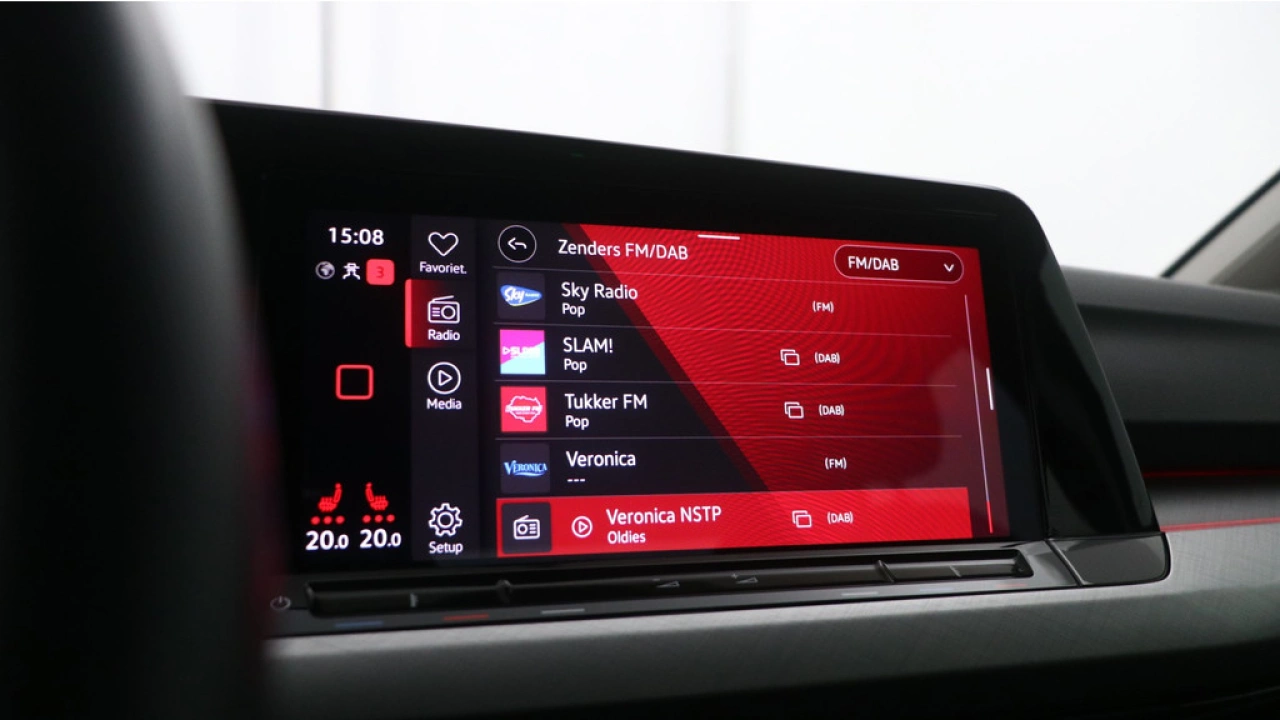 Volkswagen Golf 1.0 eTSI 110pk DSG Life Navigatie Stoel verwarming