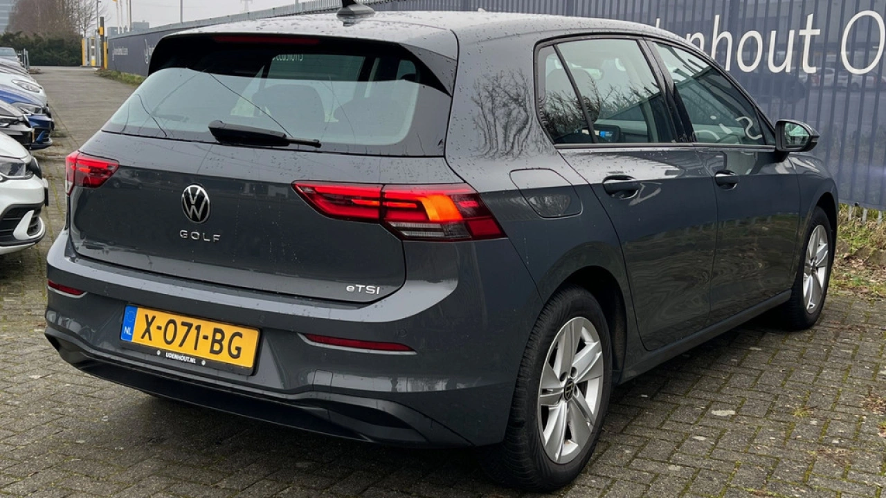 Volkswagen Golf 1.0 eTSI 110pk DSG Life Navigatie Stoel verwarming