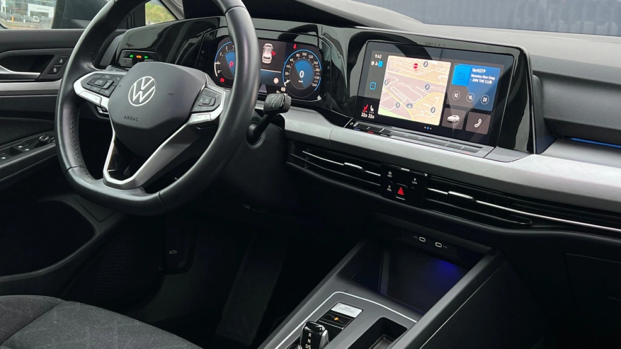 Volkswagen Golf 1.0 eTSI 110pk DSG Life Navigatie Stoel verwarming