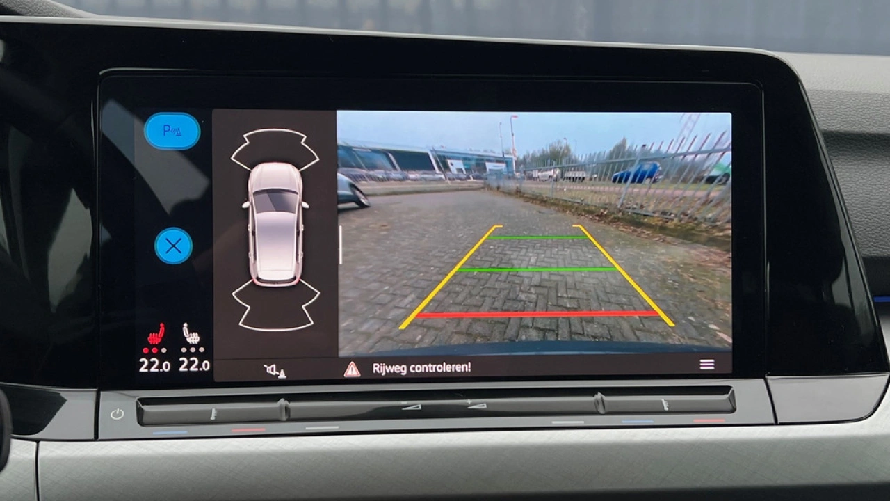 Volkswagen Golf 1.0 eTSI 110pk DSG Life Navigatie Stoel verwarming