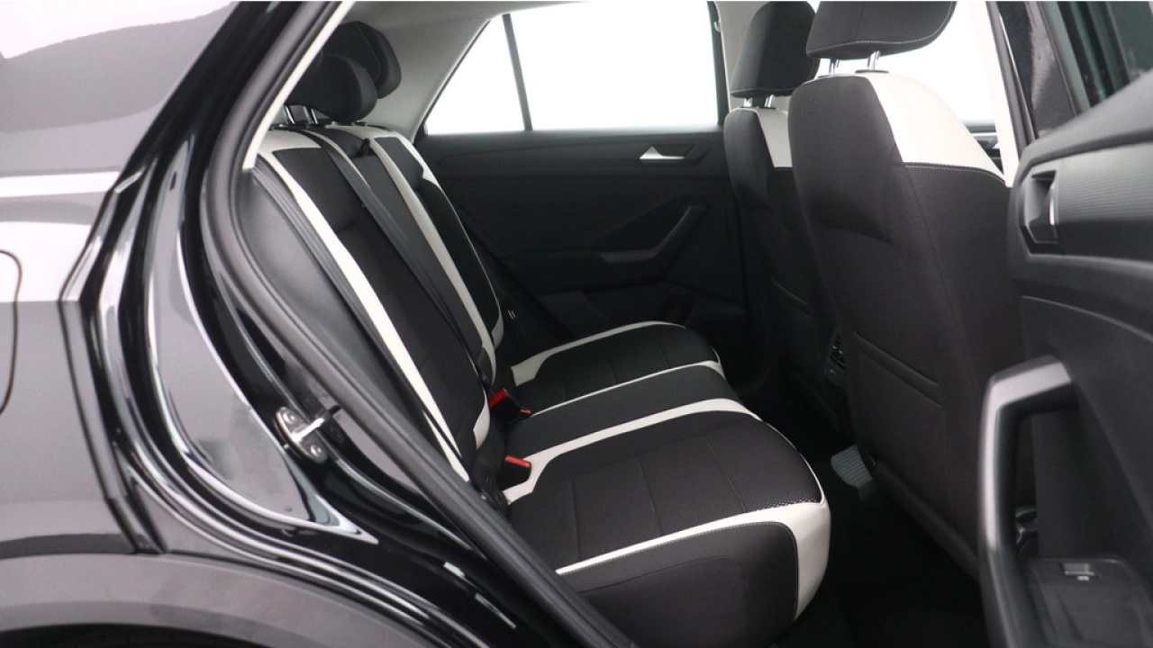 Volkswagen T-Roc 1.5 TSI 150pk Sport Navigatie