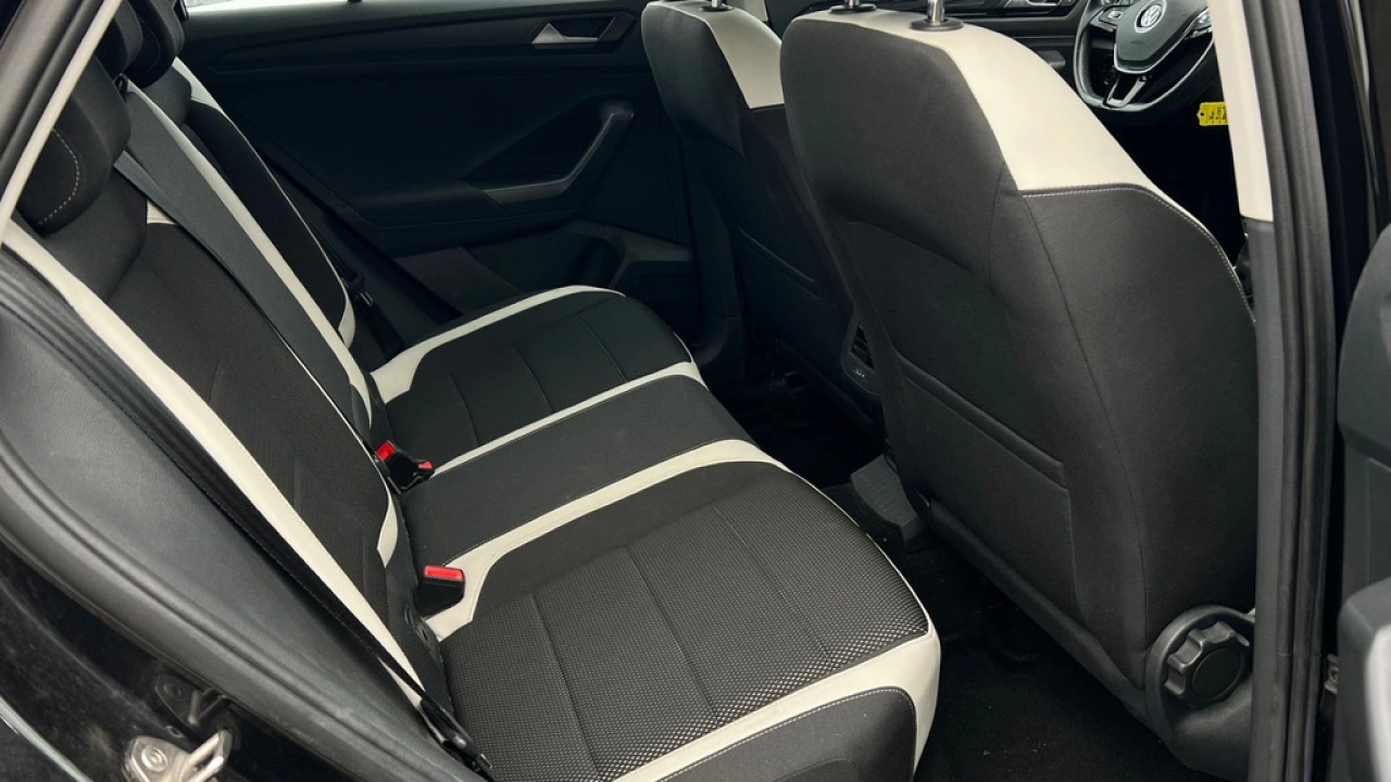 Volkswagen T-Roc 1.5 TSI 150pk Sport Navigatie