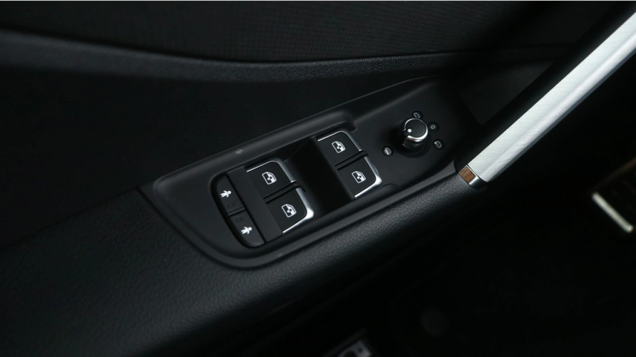 Audi Q2 35 TFSI 150Pk S Edition | Stoelverwarming | Carplay | Matrix LED |