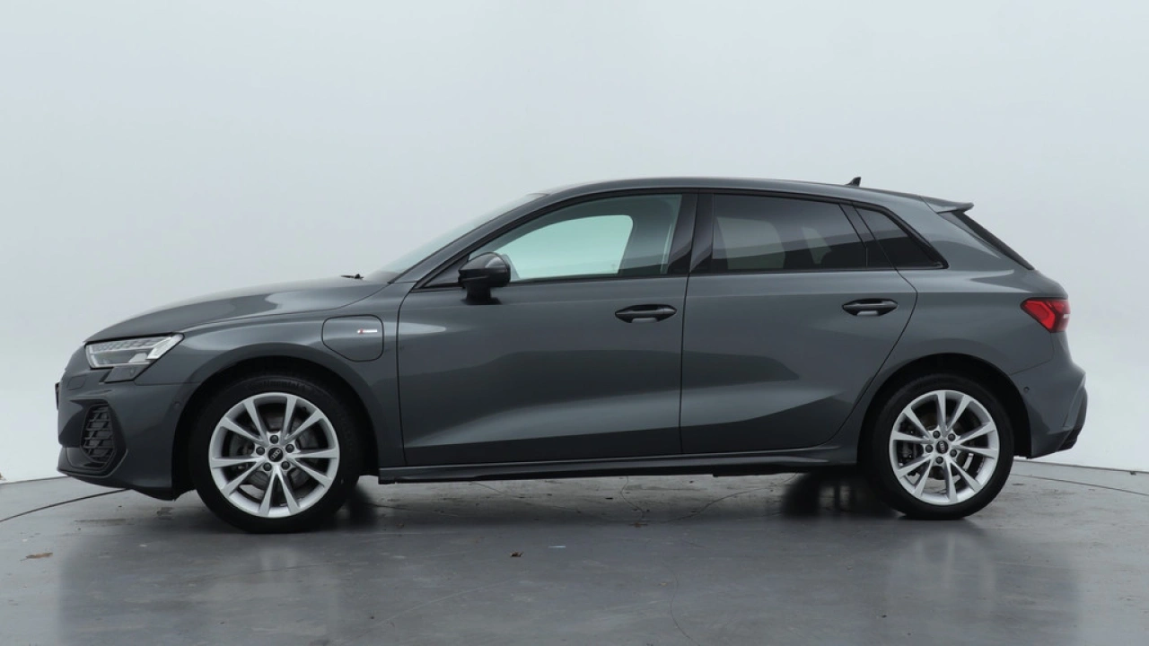Audi A3 Sportback 40 TFSI e S edition | Carplay | PDC v+a | Camera | Zwart optiek |