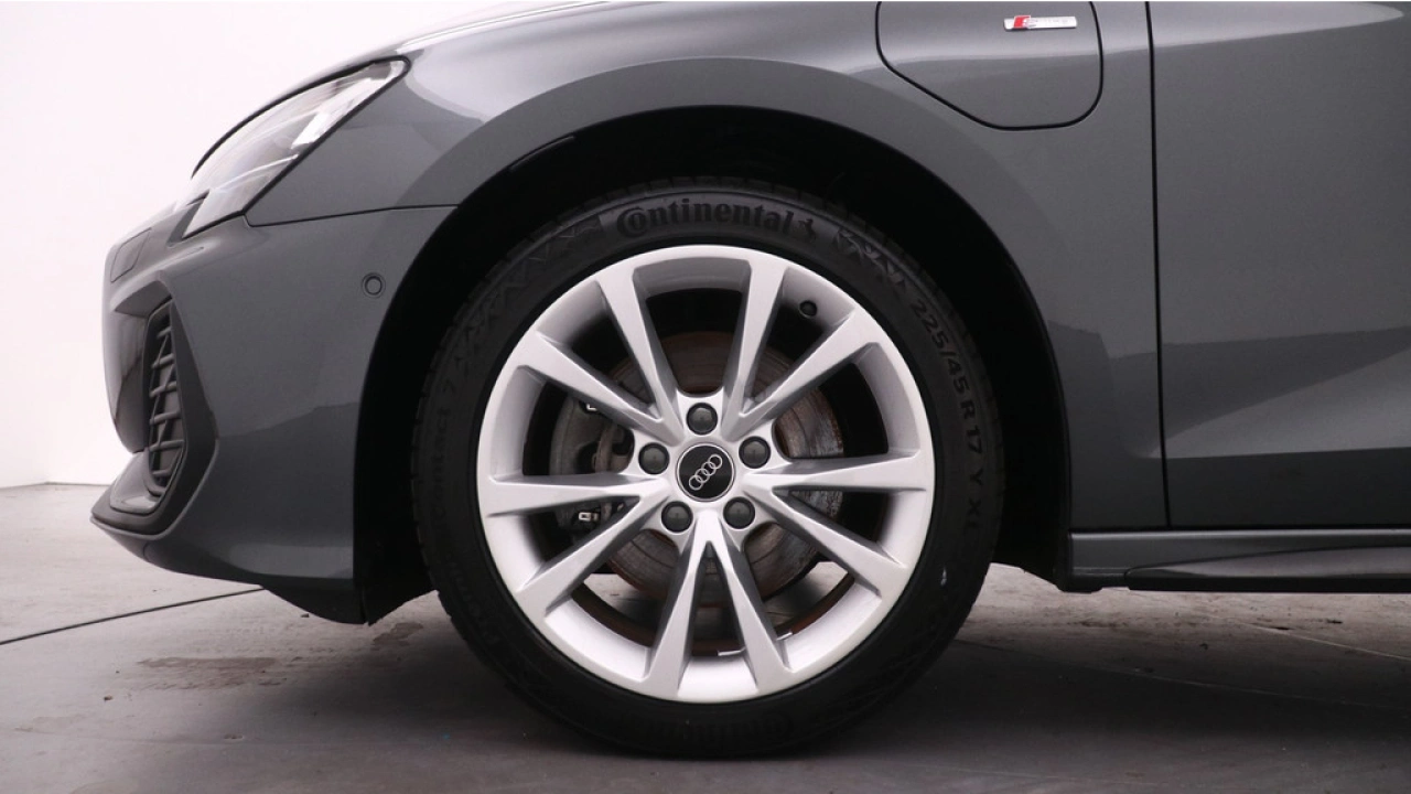 Audi A3 Sportback 40 TFSI e S edition | Carplay | PDC v+a | Camera | Zwart optiek |