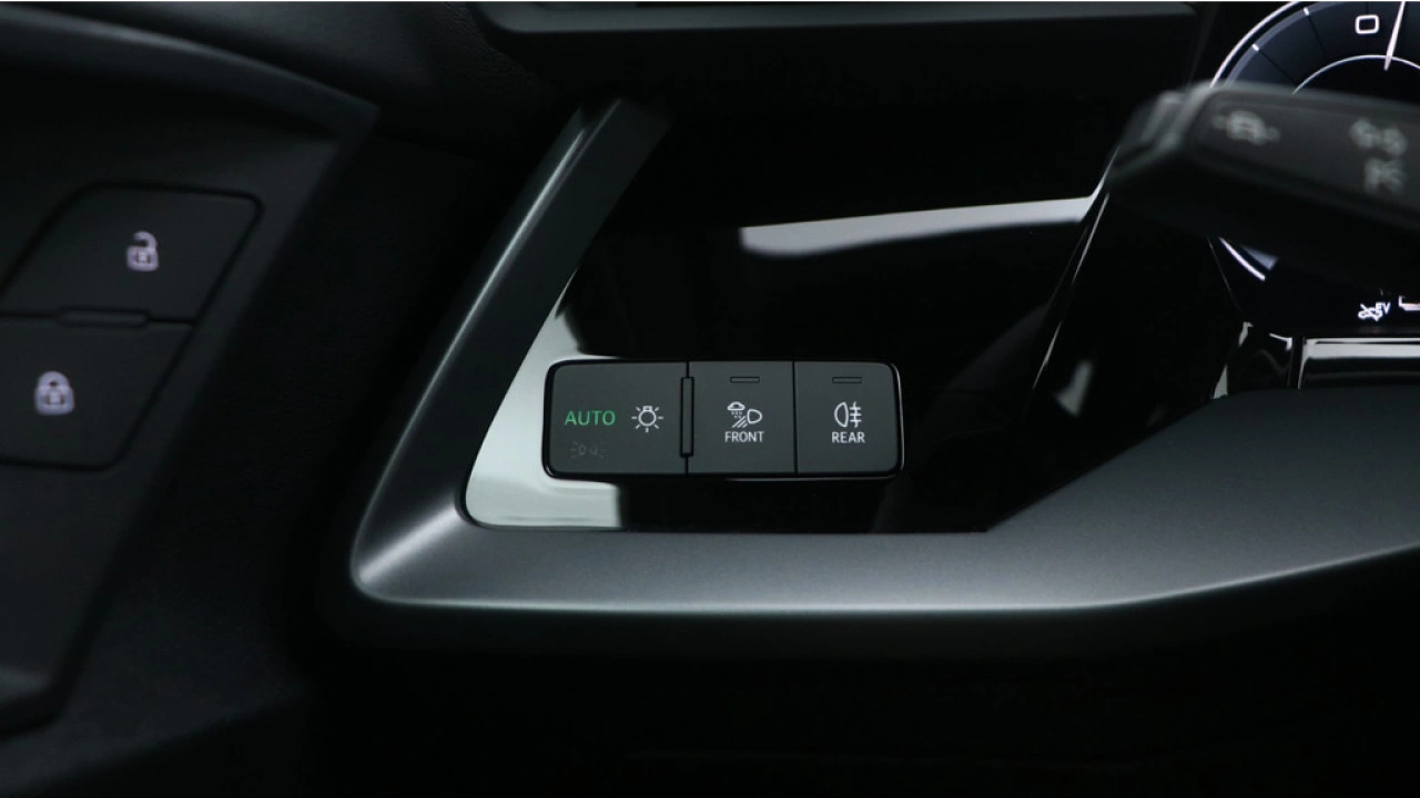 Audi A3 Sportback 40 TFSI e S edition | Carplay | PDC v+a | Camera | Zwart optiek |
