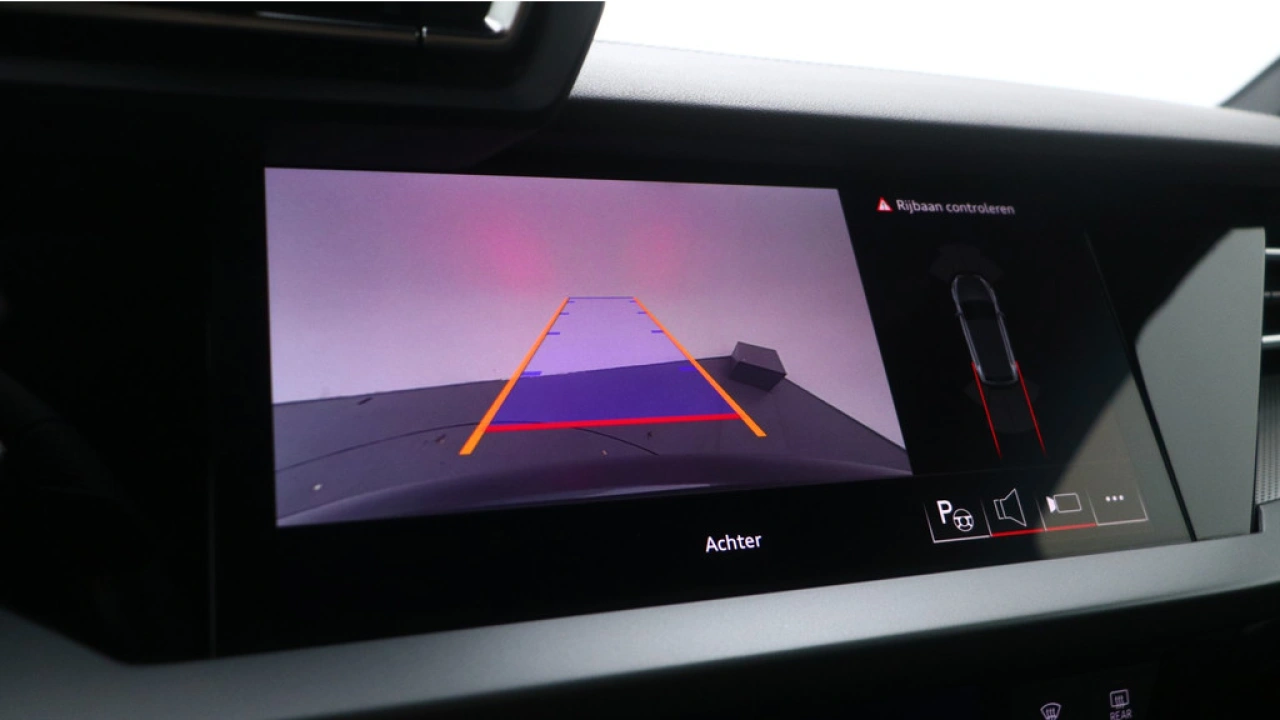 Audi A3 Sportback 40 TFSI e S edition | Carplay | PDC v+a | Camera | Zwart optiek |