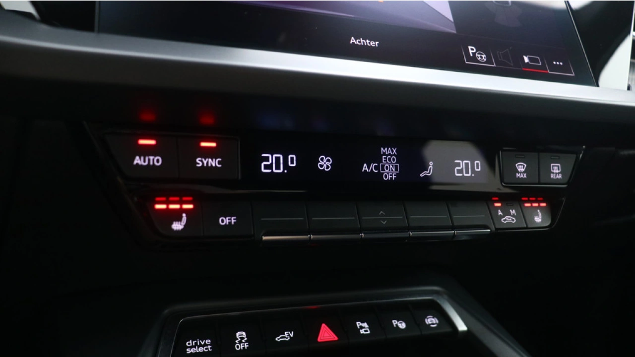 Audi A3 Sportback 40 TFSI e S edition | Carplay | PDC v+a | Camera | Zwart optiek |