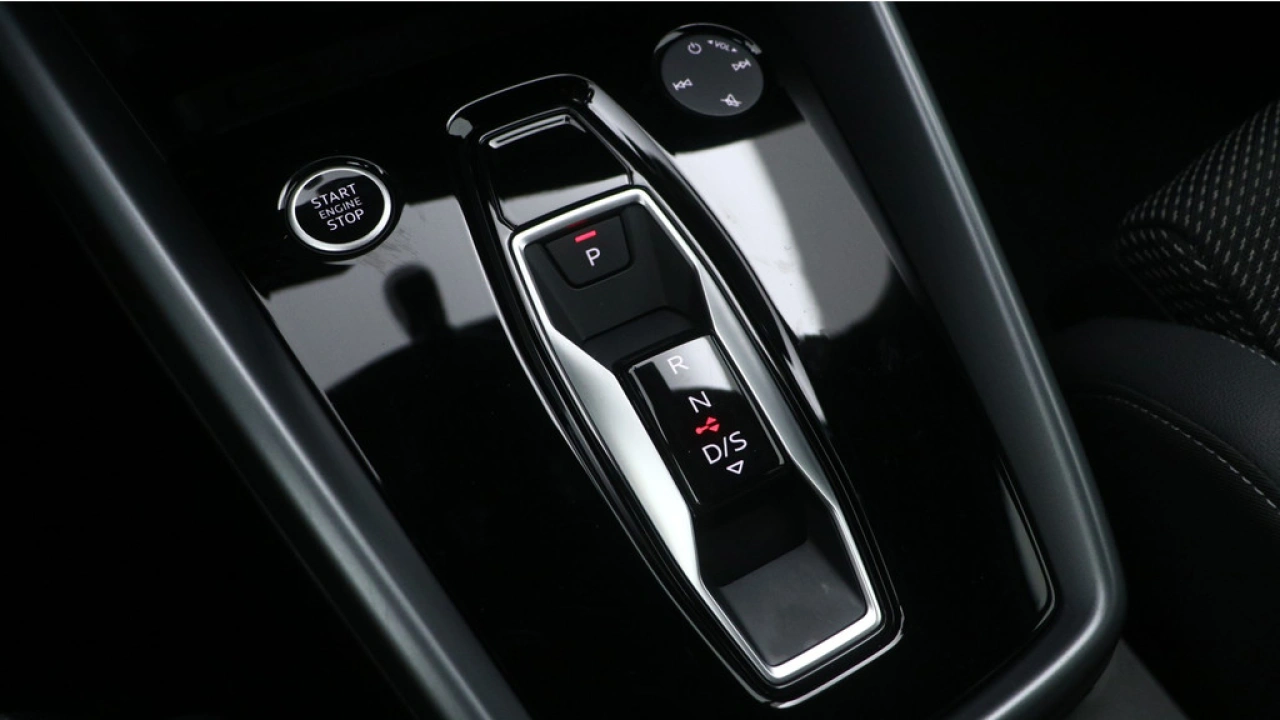 Audi A3 Sportback 40 TFSI e S edition | Carplay | PDC v+a | Camera | Zwart optiek |