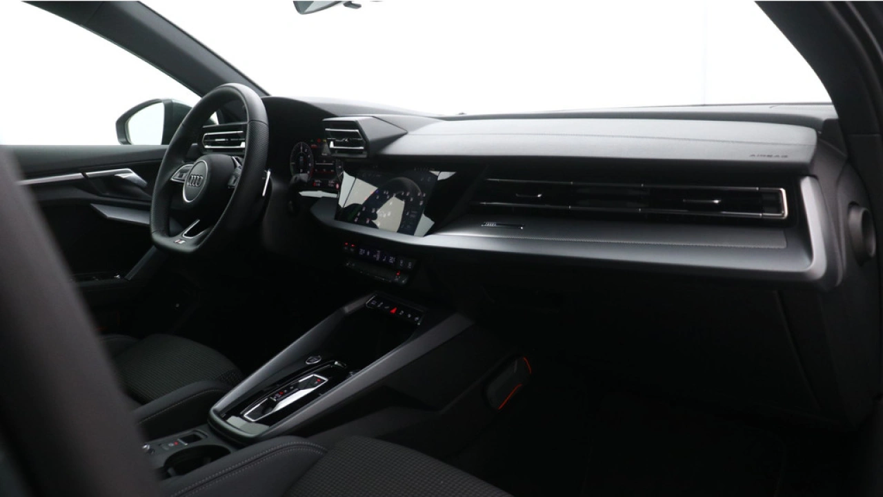 Audi A3 Sportback 40 TFSI e S edition | Carplay | PDC v+a | Camera | Zwart optiek |