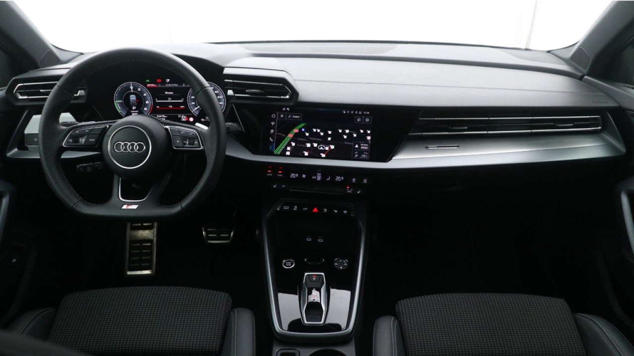 Audi A3 Sportback 40 TFSI e S edition | Carplay | PDC v+a | Camera | Zwart optiek |