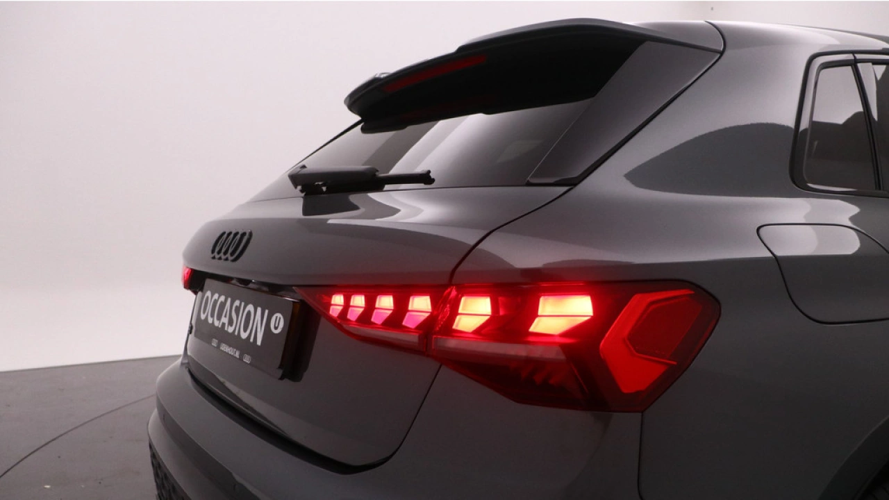Audi A3 Sportback 40 TFSI e S edition | Carplay | PDC v+a | Camera | Zwart optiek |