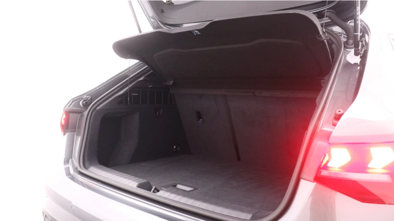 Audi A3 Sportback 40 TFSI e S edition | Carplay | PDC v+a | Camera | Zwart optiek |