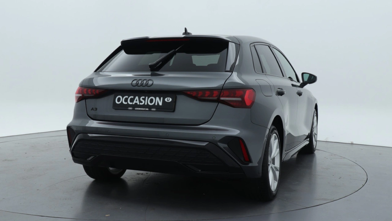 Audi A3 Sportback 40 TFSI e S edition | Carplay | PDC v+a | Camera | Zwart optiek |