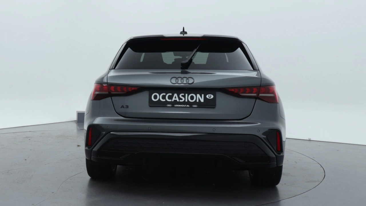 Audi A3 Sportback 40 TFSI e S edition | Carplay | PDC v+a | Camera | Zwart optiek |
