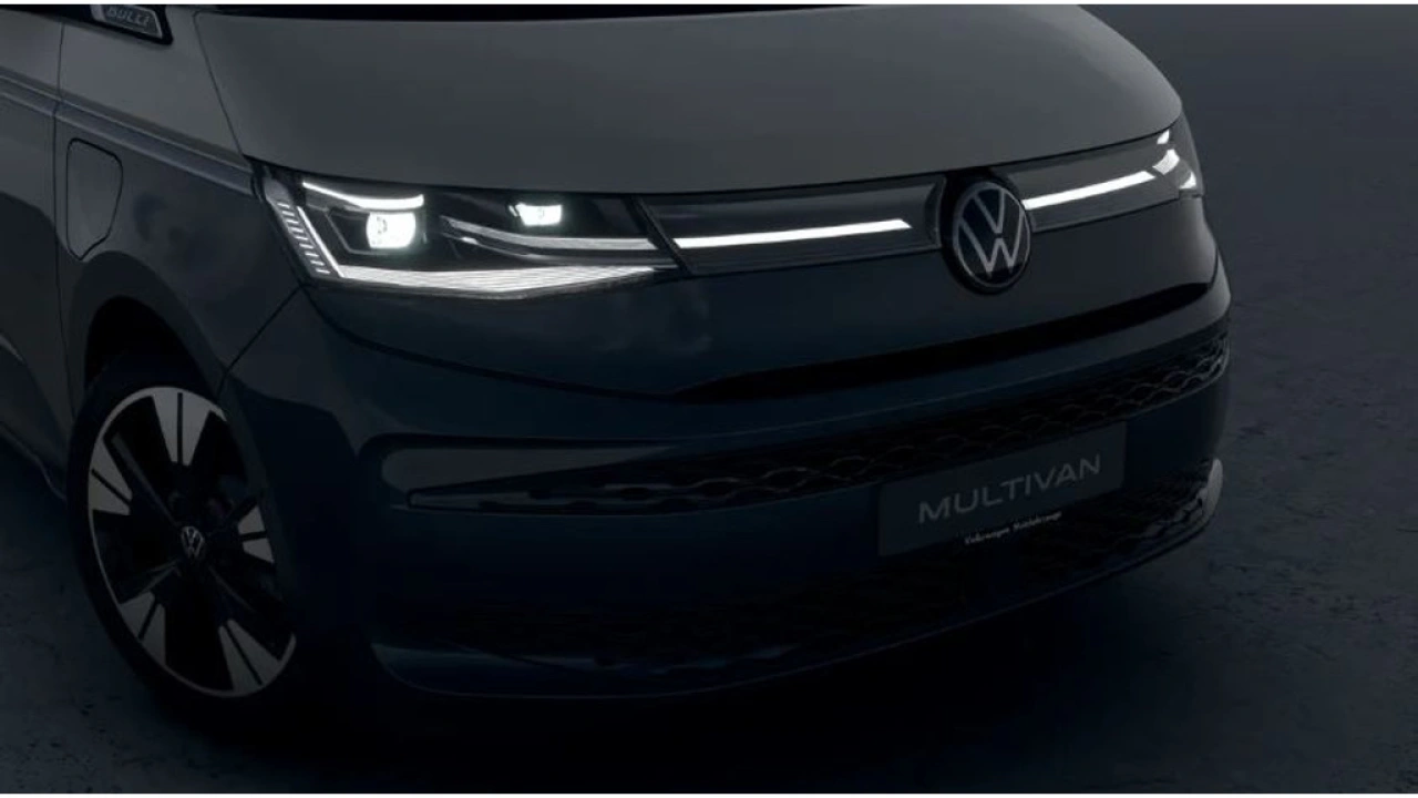 VW Bedrijfswagens Multivan (geel) Bulli Edition L2 Multivan (7) (geel) 1.5 eHybrid EU6 180 kW (245pk) 3120 mm met overhang 6 ve