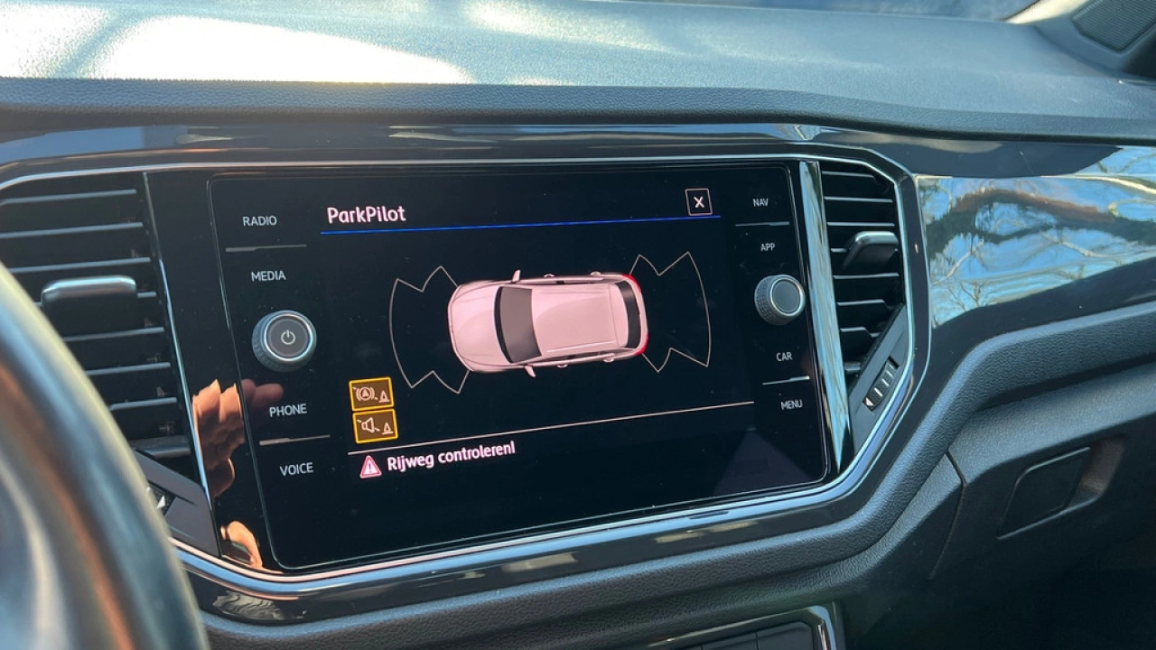 Volkswagen T-Roc 1.5 TSI 150pk DSG Sport Navigatie LED