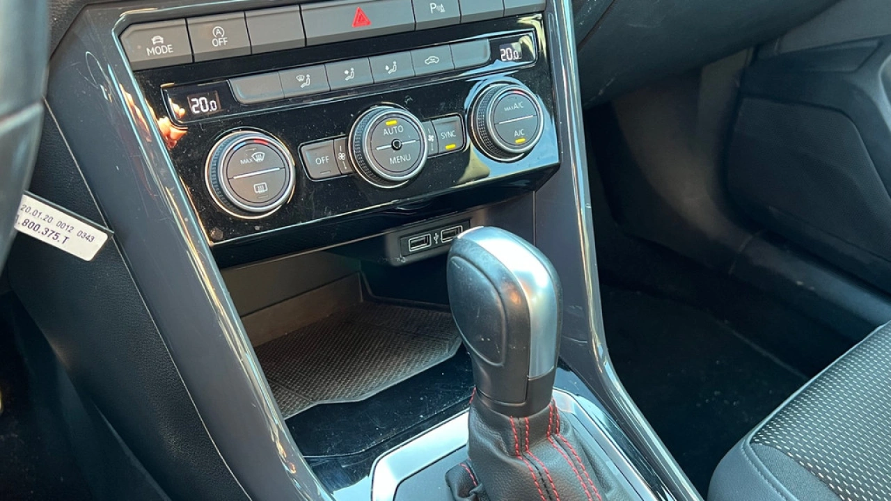 Volkswagen T-Roc 1.5 TSI 150pk DSG Sport Navigatie LED