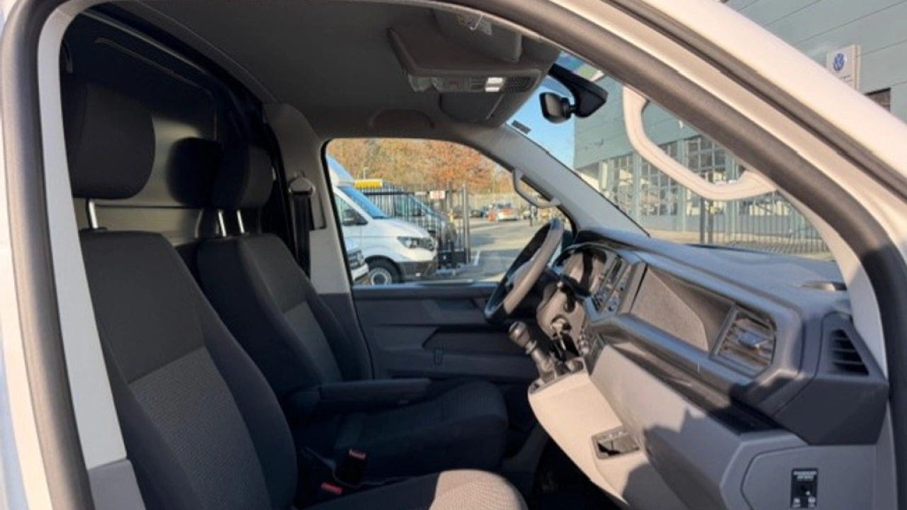 VW Bedrijfswagens Transporter L2H1 2.0 TDI 150pk Comfortline