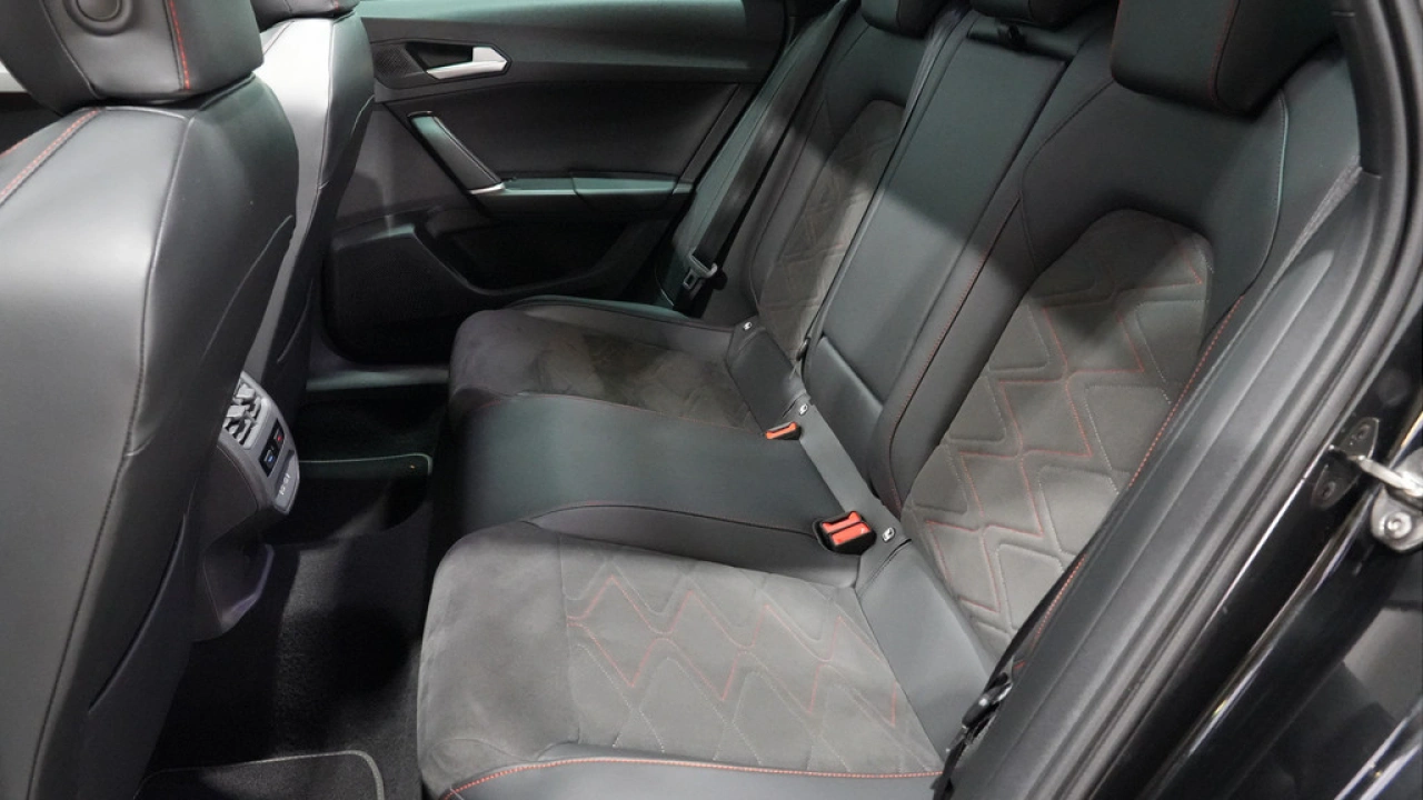 SEAT Leon Sportstourer 1.5 eTSI FR Launch Edition Beats